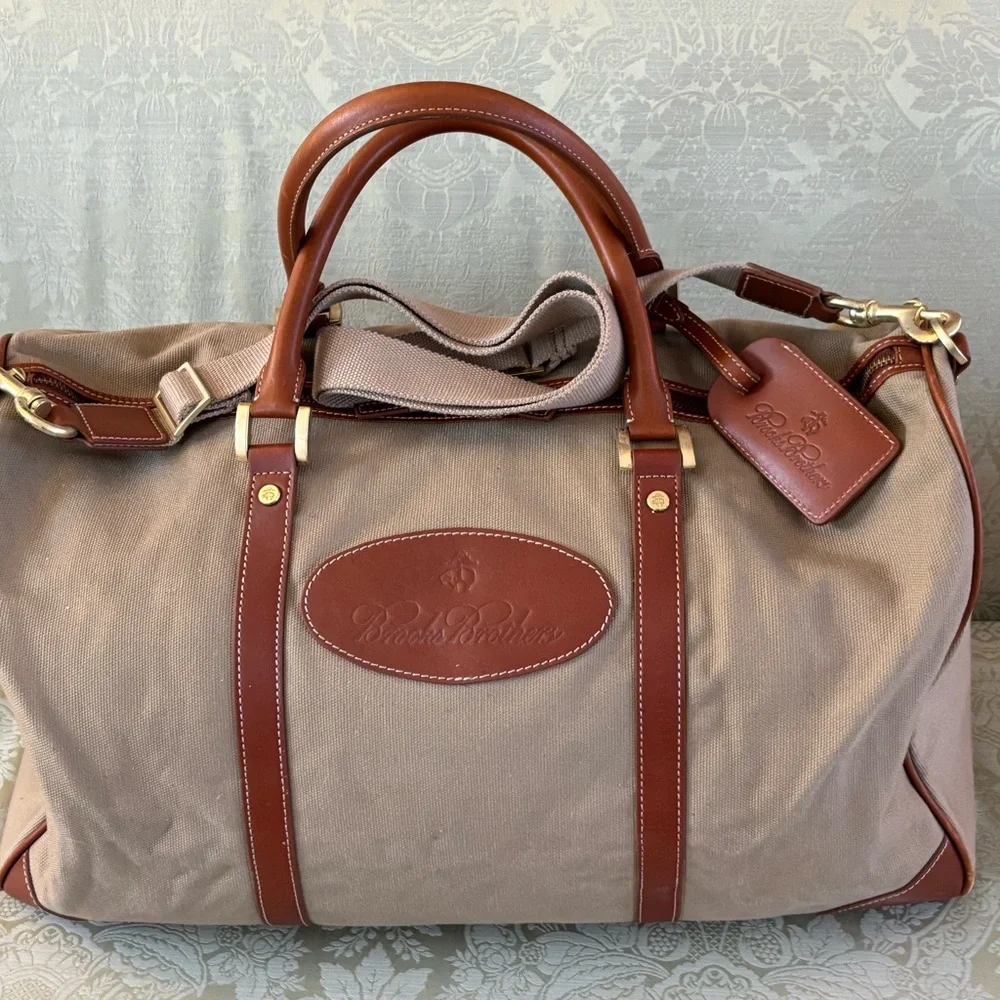 NWOT Brooks Brothers Mens Khaki Canvas and Leather Trim Zip Close Shoulder Bag